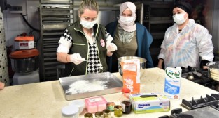 Bornovalı kadınlar ekmek ve peynirlerini kendi yapacak