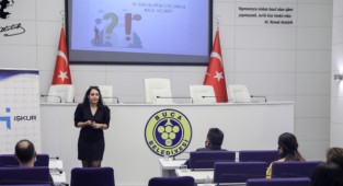 Buca'da öz geçmiş ve mülakat eğitimi