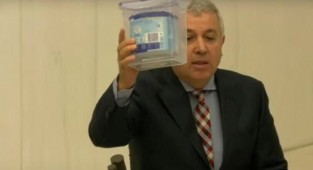 CHP'li Arık kürsüye kilitli bebek mamasıyla çıktı! 