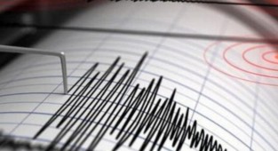 Depreme sosyal medyada canlı yayın yaparken yakalandılar 