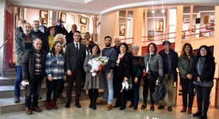 Eşine adadığı sergiyi Bornova’da açtı