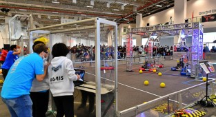 Geleceğin bilim insanları İzmir'de yarıştı