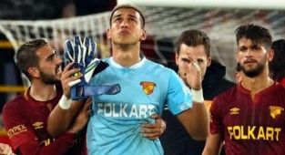 Göztepe'nin genç kalecisi İrfan Can tüm Türkiye'yi ağlattı