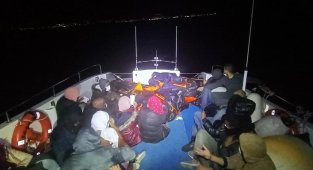 İzmir açıklarında 26 göçmen kurtarıldı