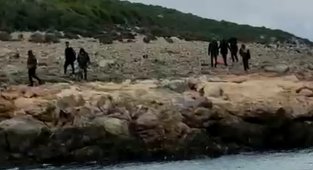 İzmir açıklarında 8 düzensiz göçmen kurtarıldı