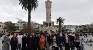 İzmir Büyükşehir Belediyesi “Gençlere Kucak Açıyor”