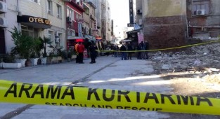 İzmir'de yıkılma tehlikesi bulunan binaya tahliye