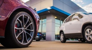 İzmir'deki otomotiv bayisine stokçuluk cezası!