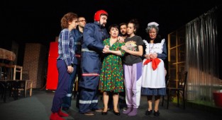 İzmir Şehir Tiyatroları'nın ikinci oyunu seyirciyle buluşuyor