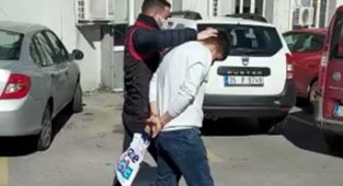 İzmir'de annesini bıçaklayarak öldürdüğü iddia edilen zanlı tutuklandı