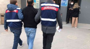 İzmir'de FETÖ ve PKK şüphelisi 3 kişi yakalandı