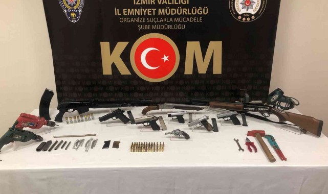 İzmir'de silah kaçakçılığı operasyonu: 4 gözaltı