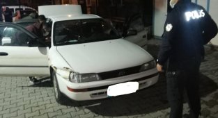 İzmir'de teyp arkasında uyuşturucu zulası