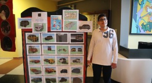 İzmirli Ataol 8 yaşından beri çizdiği araçları sergiledi