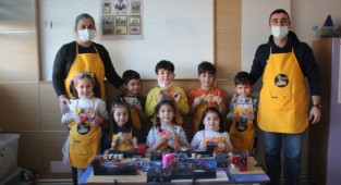 Karşıyaka’da çocuklar kendi oyuncaklarını yapıyor