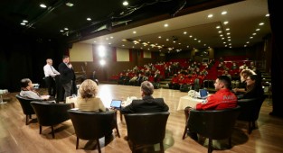 Karşıyaka’dan Dünya Gönüllüler Günü söyleşisi