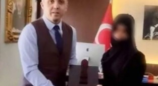 Kaymakam ayakkabı boyacılığı yapan kadına boya kutusu hediye etti 