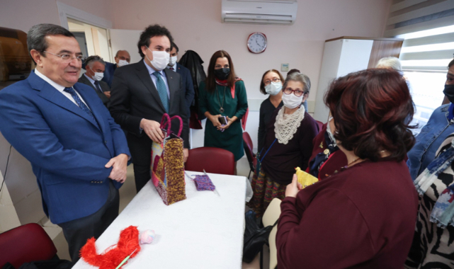 Kaymakam ve Başkan Batur’dan İleri Yaş’ın kursiyerlerine yeni yıl ziyareti