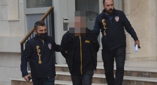 Kız yurdunda çalışan eşini bıçakla yaralayan adam tutuklandı 