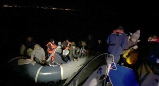 Lastik botta 50 göçmen!