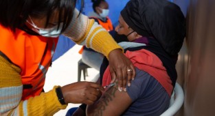 Pfizer: Yıllarca Covid aşısı yaptırmak gerekecek 