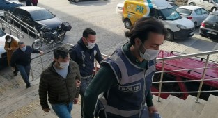 Sağlıkta şiddet sürüyor: Hasta yakını iki doktora saldırdı!