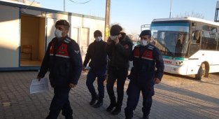 Tekneyle kaçmak isterken yakalanan FETÖ şüphelilerinden 26'sı tutuklandı