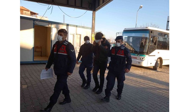 Tekneyle kaçmaya çalışan FETÖ'cüler, ihraç kaymakam, subay, polis ve öğretmen çıktı