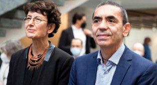 Türeci ve Şahin'den Omicron açıklaması: Yeni aşıya ihtiyaç var! 