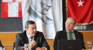 Başkan Batur'dan kentsel dönüşüm vurgusu: 'Başlamak, işin yarısıdır'