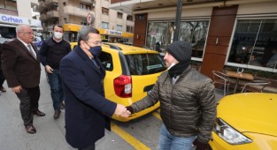 Başkan Batur sahada: Taksici esnafıyla bir araya geldi! 