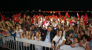 Başkan Tugay’dan Karşıyaka maçına 6 otobüs!