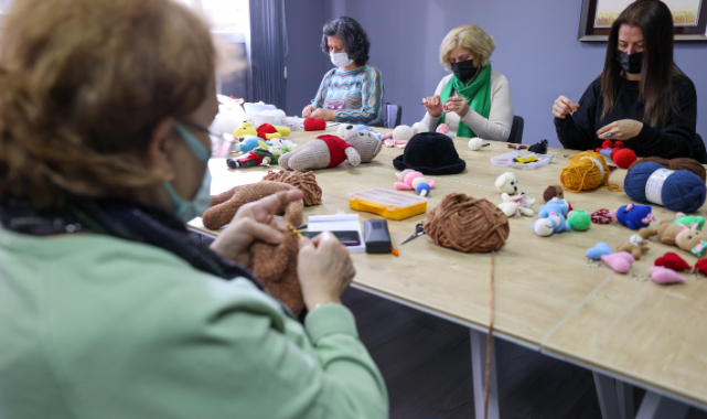 Buca’da amigurumi kursları kadınları hayata bağlıyor