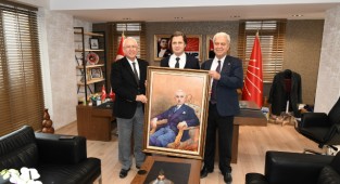 CHP Karabağlar'dan Yücel'e hayırlı olsun ziyareti