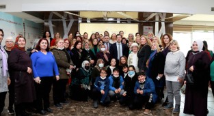 ‘Demokrat Kadınlar’ Bayraklı’da buluştu