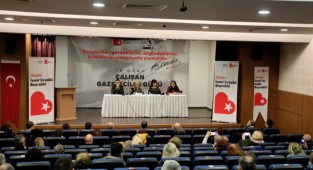 Gazetecilerin sorunları Bayraklı’da konuşuldu