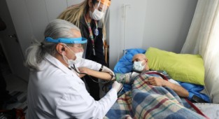 Gaziemir Belediyesi sağlık hizmetleriyle şifa oluyor