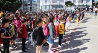 Okullarda 2 haftalık yarıyıl tatili için son ders zili yarın çalacak