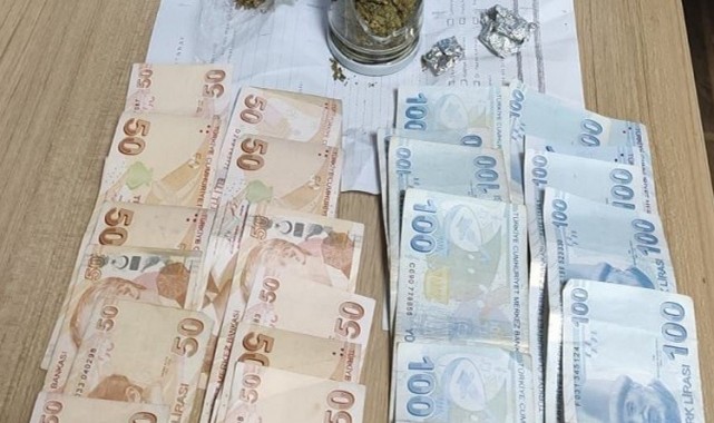 İzmir'de polisi görünce uyuşturucu dolu kavanozu dışarı attı