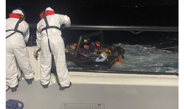 Yunan unsurları tarafından geri itilen 15 düzensiz göçmen kurtarıldı