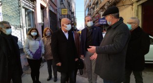  CHP milletvekilleri Alsancak esnafıyla buluştu : Bir dokundu bin ah işitti