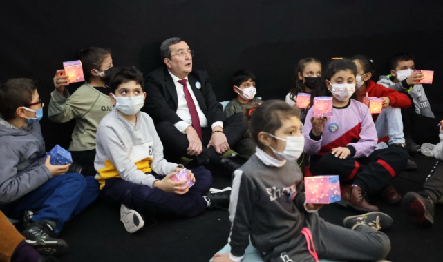 Çocuklar öğrenme ve keşfetme heyecanını Başkan Batur'la paylaştı