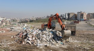 Gaziemir'de kaçak moloz dökenlere ceza yağdı