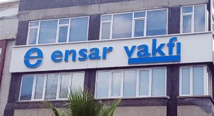 İzmir'de Ensar Vakfına bedelsiz devredilen denize sıfır binalar yıkılıyor