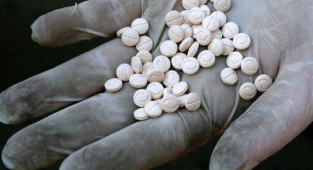 İzmir'de uyuşturucu imalathanesine baskın