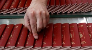 Vizeleri askıya aldılar: Rusya’ya yaptırımlar sertleşiyor