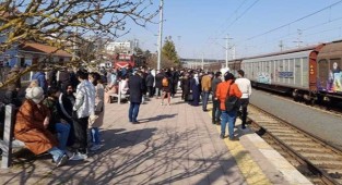 Bilet fiyatları fırladı: Yurttaş çareyi tren yolculuğunda buldu!