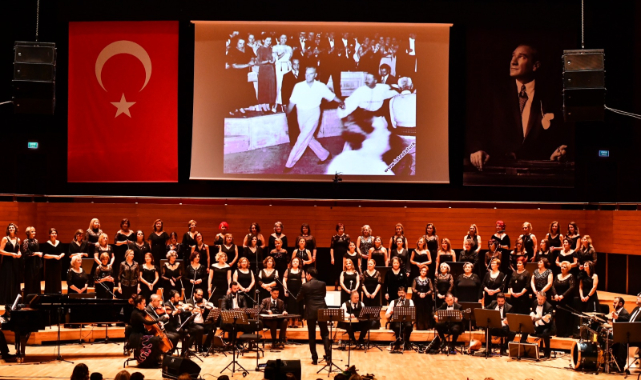 Cumhuriyetin kadınları İzmir'de söyledi, dünya dinledi!