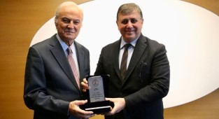 Ediz Hun Karşıyaka’da!