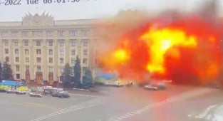 Harkiv'de yönetim binası böyle vuruldu!